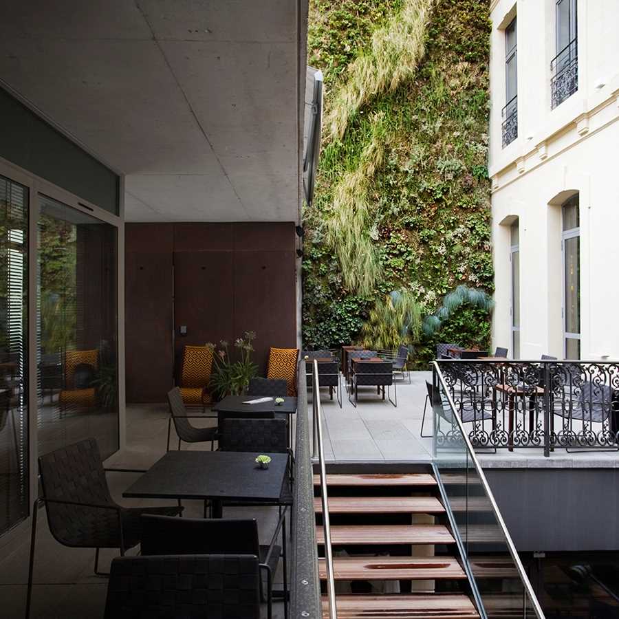 Hôtel C2 4